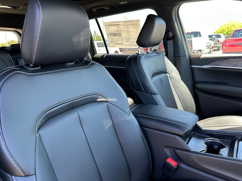 New 2026 Jeep Grand Cherokee L Limited w/ Limited Altitude Package AWD/4WD image 16