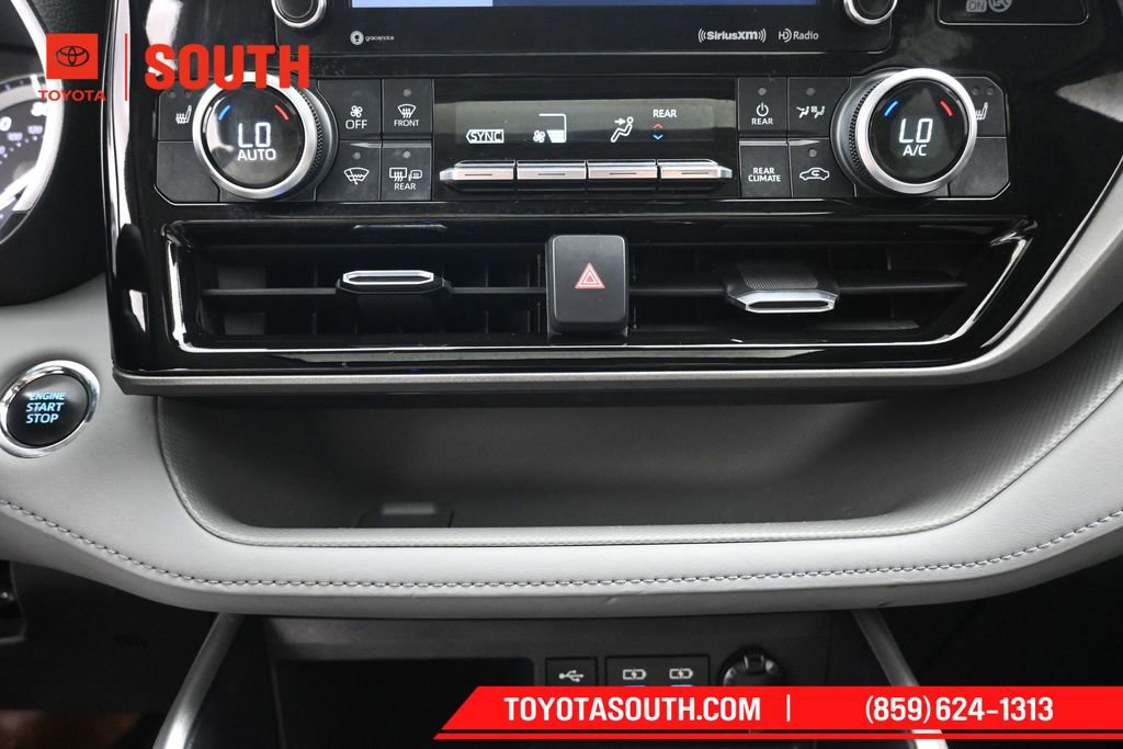 Used 2022 Toyota Highlander XLE AWD/4WD image 18