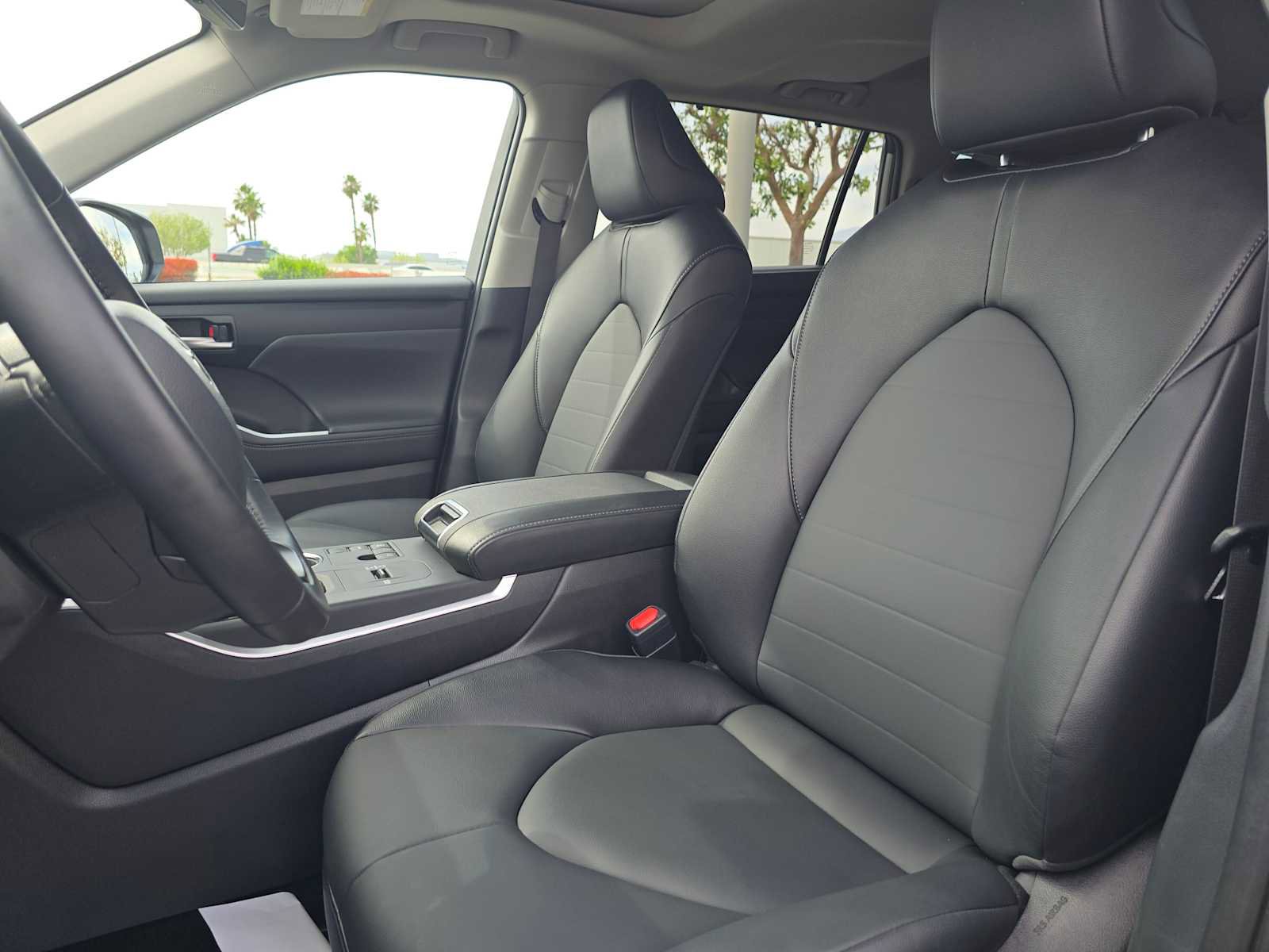 Certified 2025 Toyota Highlander XLE FWD image 23