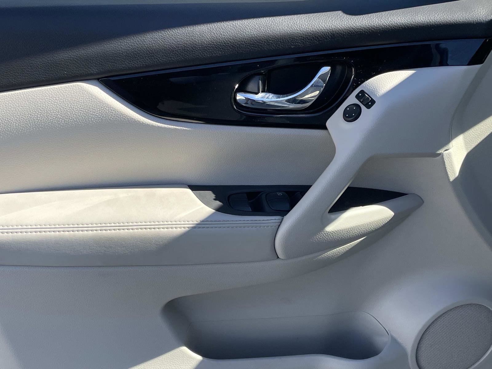 Used 2021 Nissan Rogue Sport SV image 13