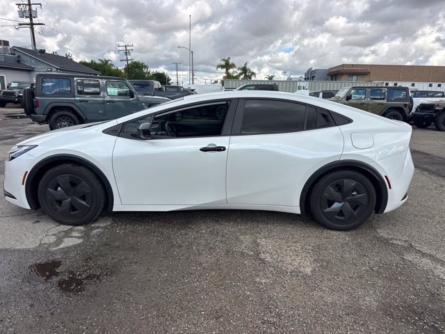 Used 2025 Toyota Prius LE FWD image 8