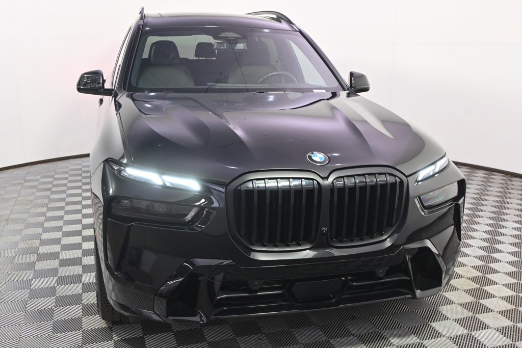 Used 2025 BMW X7 xDrive40i w/ M Sport Package image 9