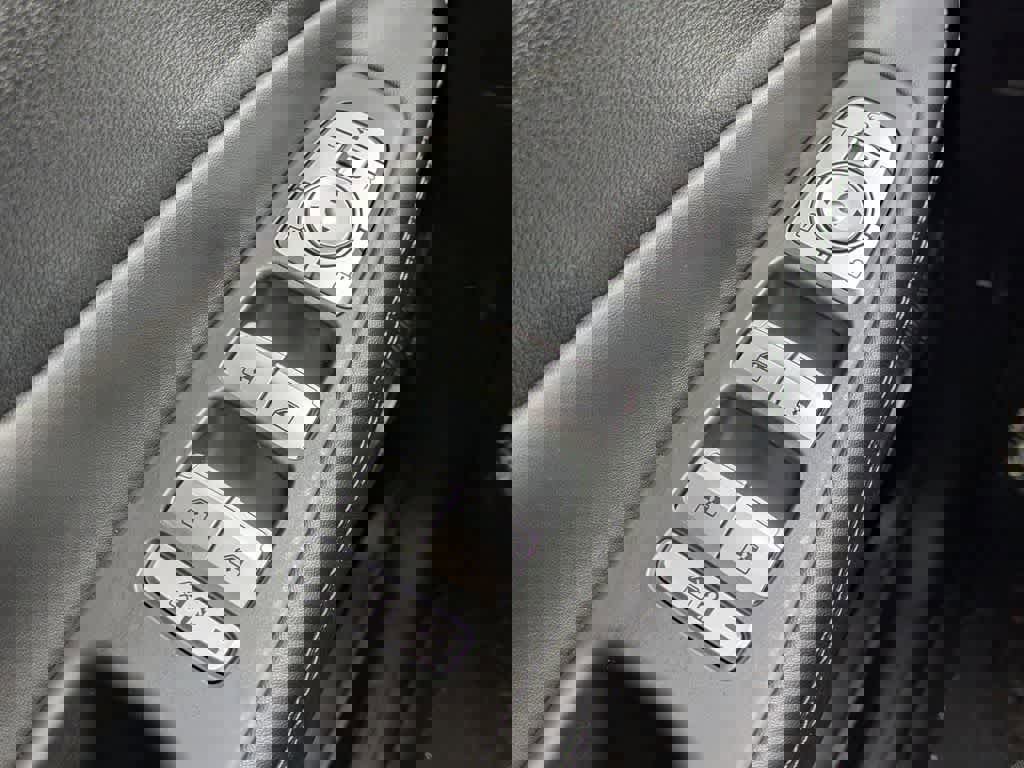 Used 2023 Hyundai Santa Fe Calligraphy image 38