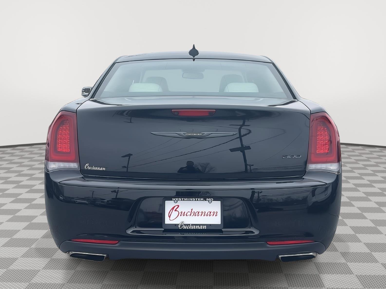 Used 2022 Chrysler 300 Touring w/ Sport Appearance Package image 6