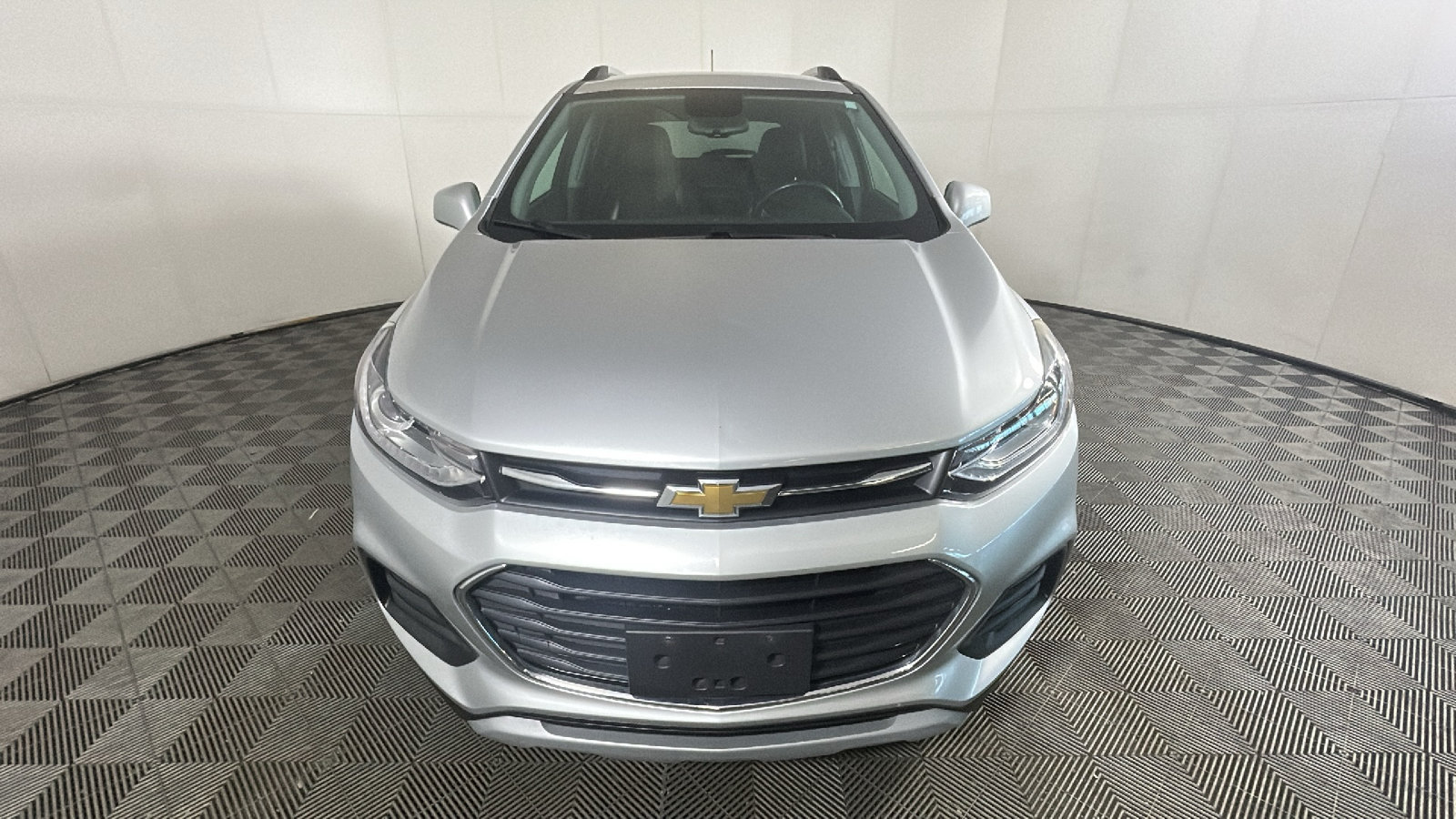 Used 2019 Chevrolet Trax LT w/ LT Convenience Package FWD image 9