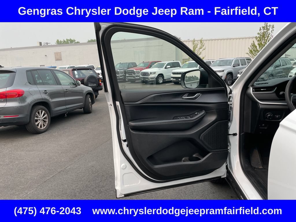 Certified 2023 Jeep Grand Cherokee Laredo X AWD/4WD image 43
