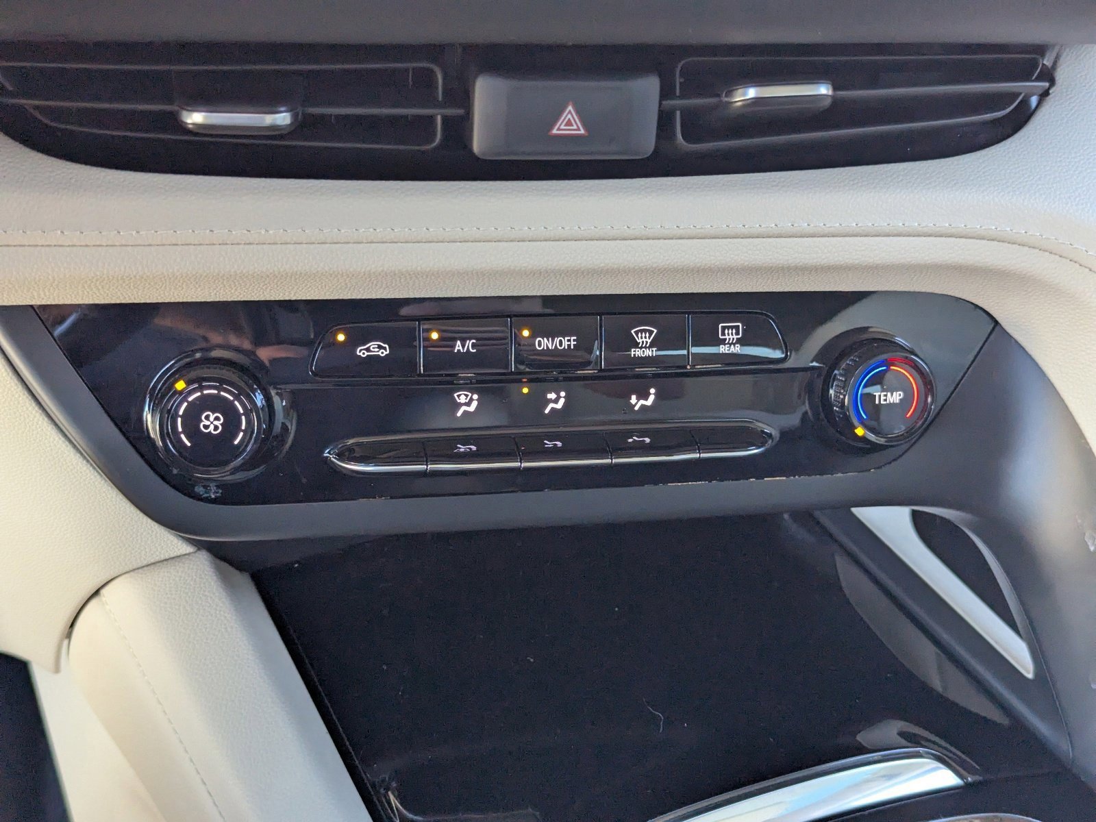 Used 2023 Buick Envision Preferred image 29