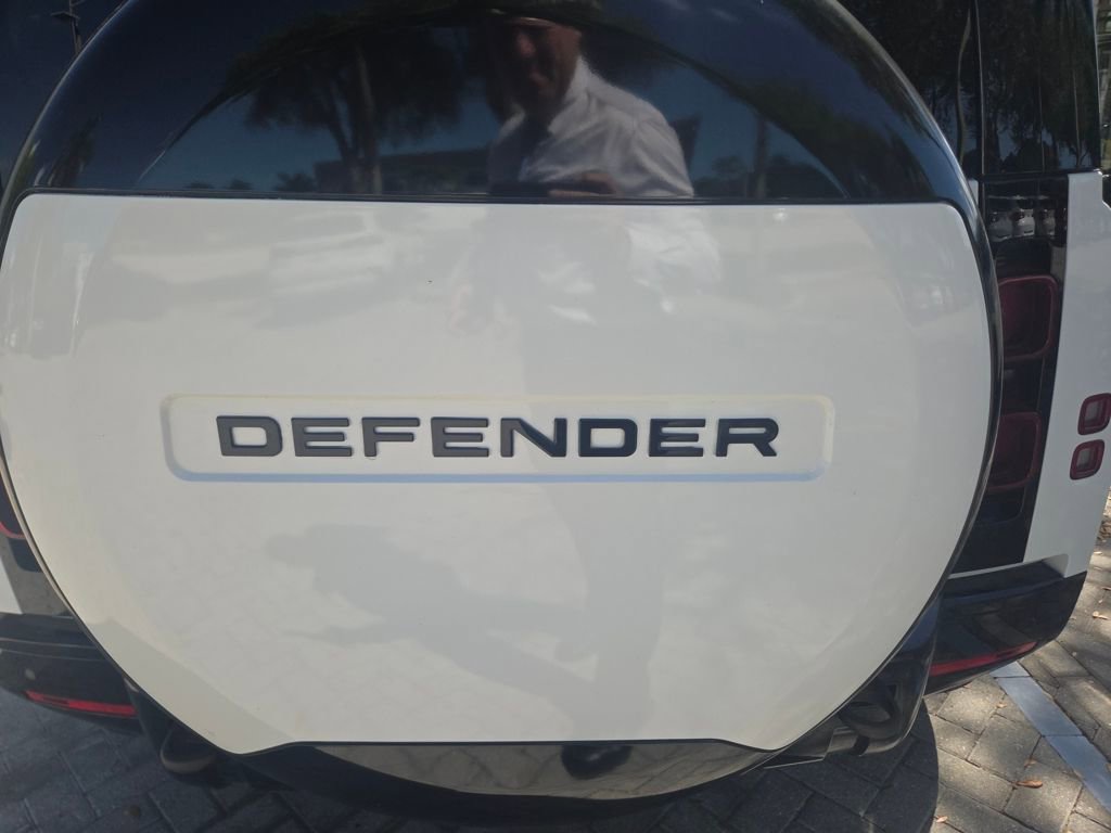 Used 2024 Land Rover Defender 110 X-Dynamic SE image 58