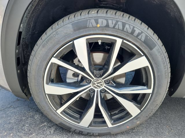 Used 2024 Volkswagen Atlas SEL Premium R-Line AWD/4WD image 16