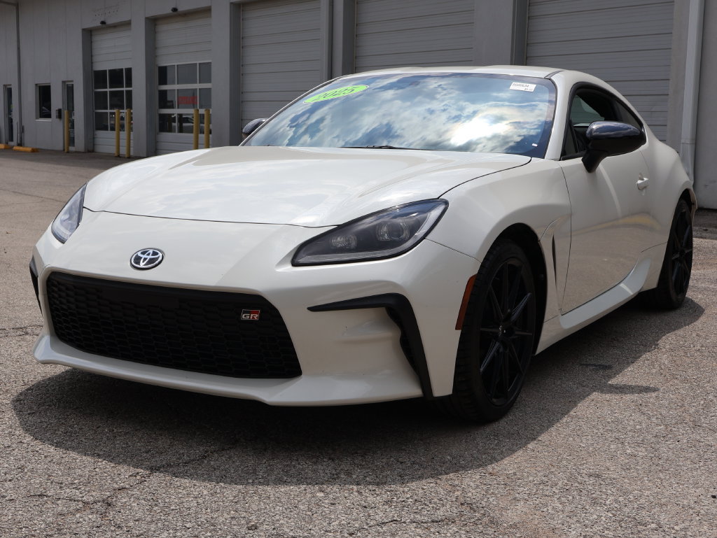 Used 2025 Toyota GR86 Premium w/ ALL Weather Mat Package (TMS) RWD image 3