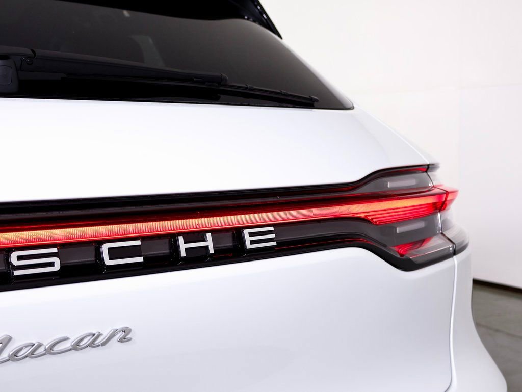 Certified 2025 Porsche Macan image 16