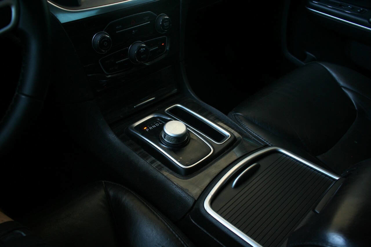 Used 2017 Chrysler 300 Limited RWD image 20