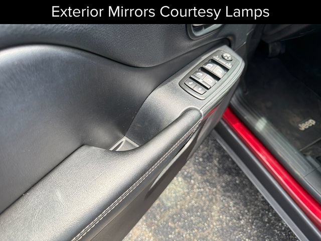 Used 2015 Jeep Cherokee Limited w/ Luxury Group AWD/4WD image 14