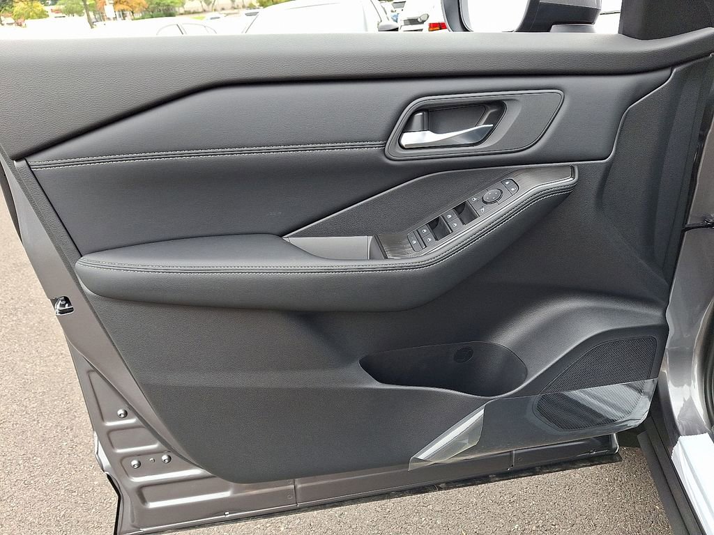 New 2026 Nissan Rogue SV w/ SV Premium Package image 9