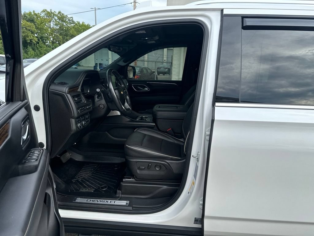 Used 2023 Chevrolet Suburban Premier w/ Premium Package AWD/4WD image 10