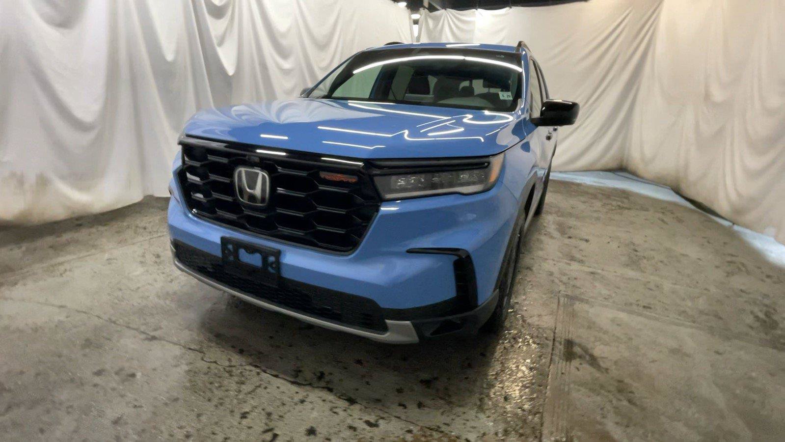 Used 2025 Honda Pilot TrailSport image 13