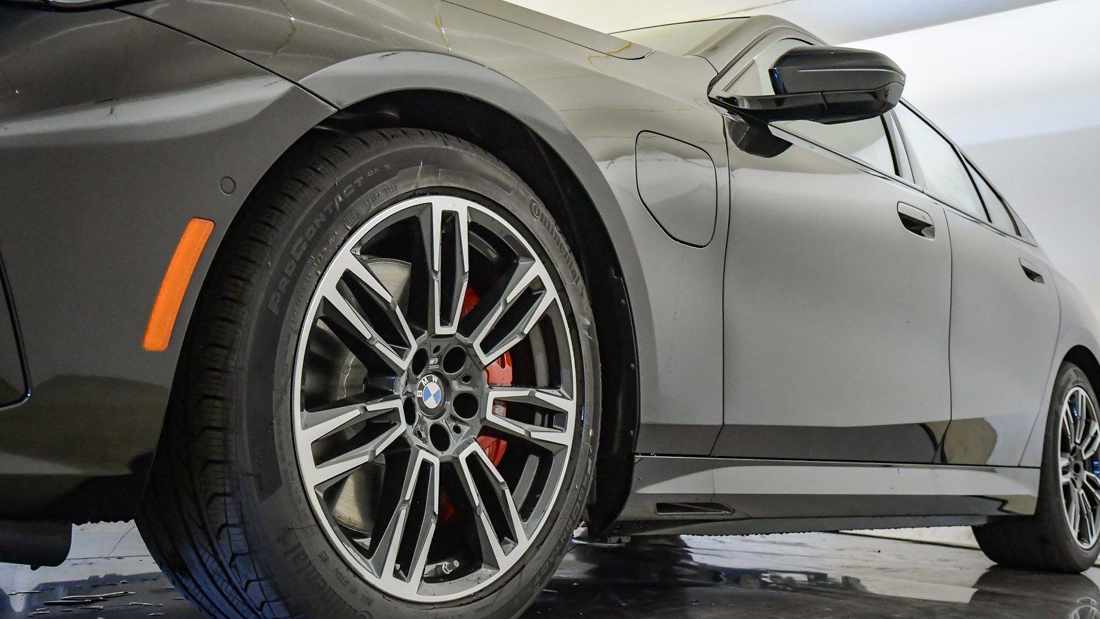 New 2026 BMW 550e xDrive w/ Executive Package image 10