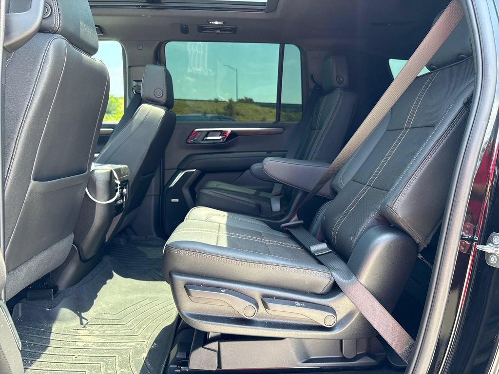 Used 2026 Chevrolet Suburban High Country AWD/4WD image 38