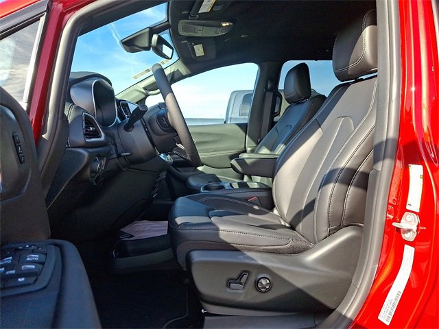 New 2026 Chrysler Pacifica Select image 6