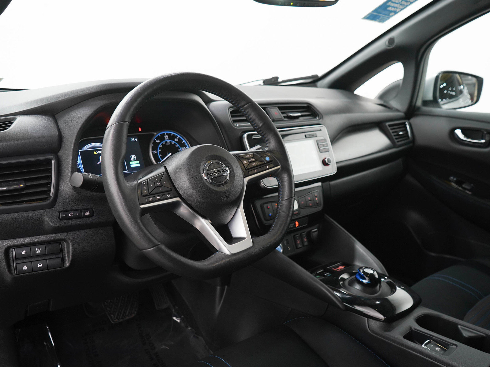 Used 2018 Nissan Leaf SV w/ SV Technology Package FWD image 23