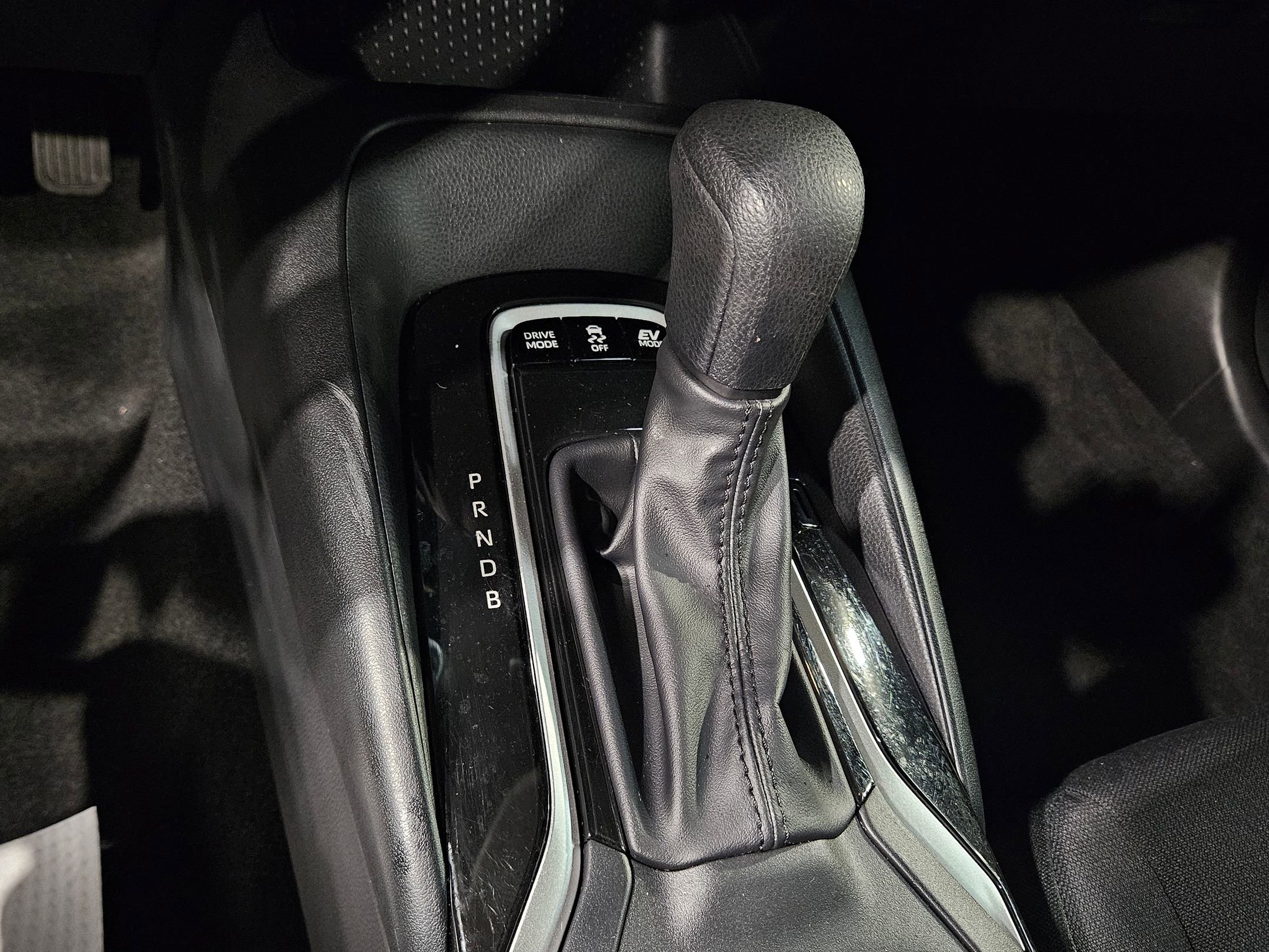 Used 2025 Toyota Corolla LE image 31