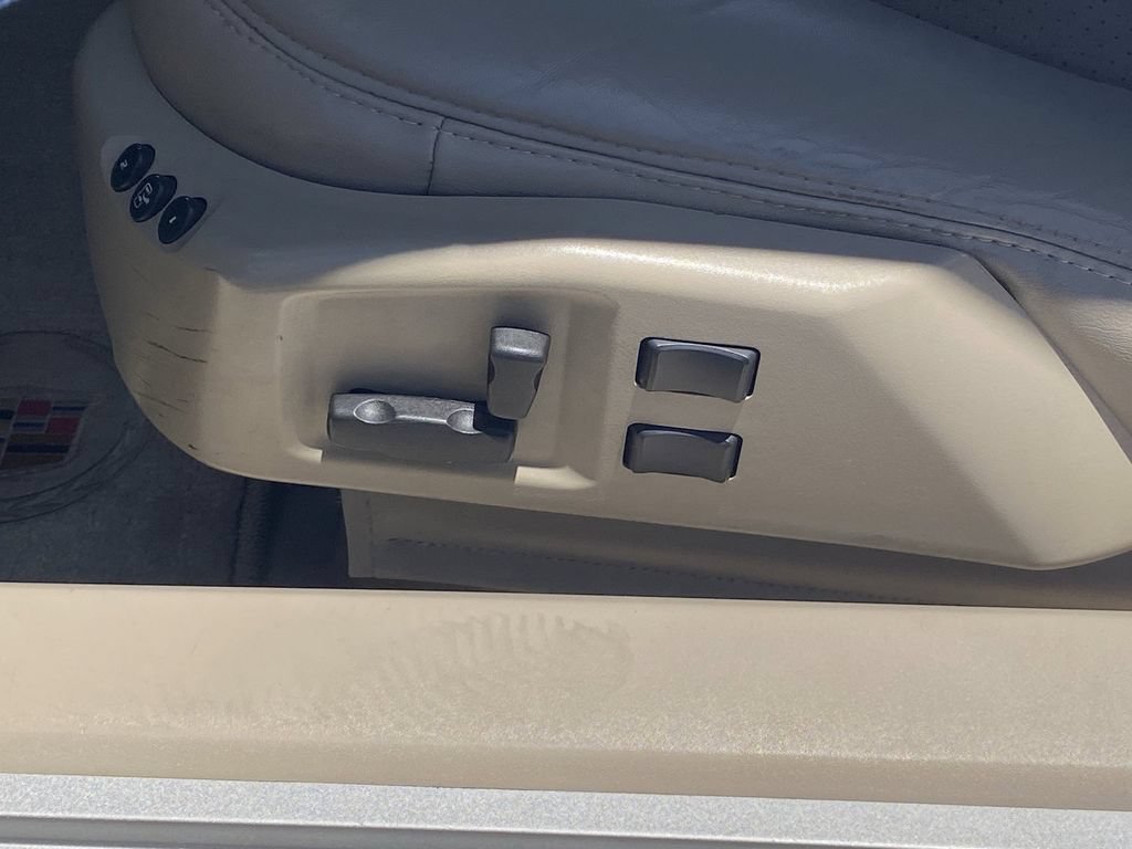 Used 2005 Cadillac XLR RWD image 17