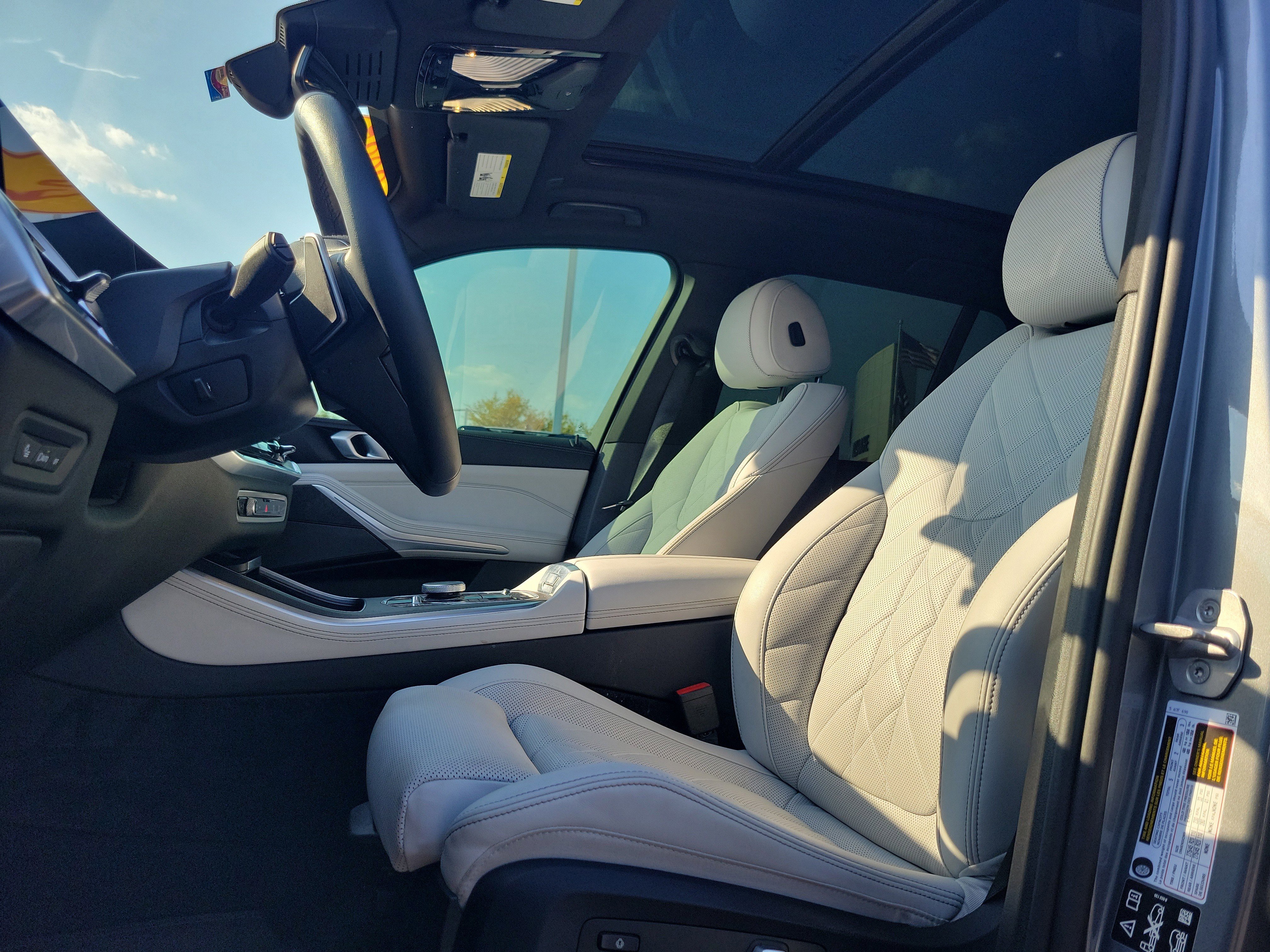 Used 2025 BMW X5 xDrive40i w/ Premium Package image 19