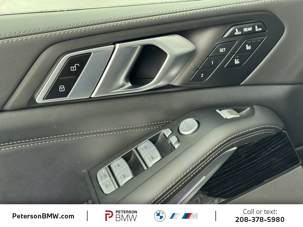 Used 2025 BMW X7 M60i image 29