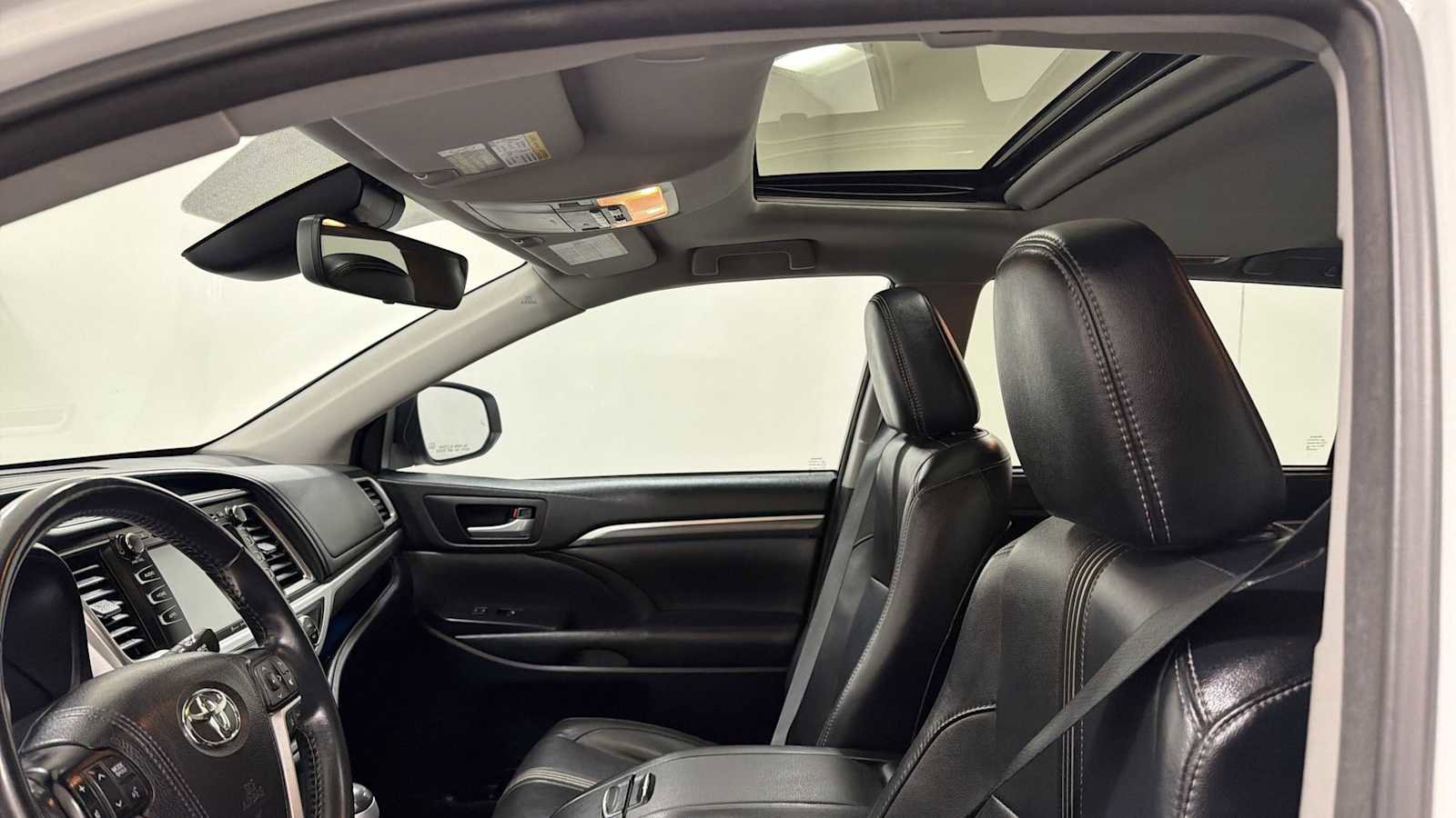 Certified 2017 Toyota Highlander SE AWD/4WD image 24