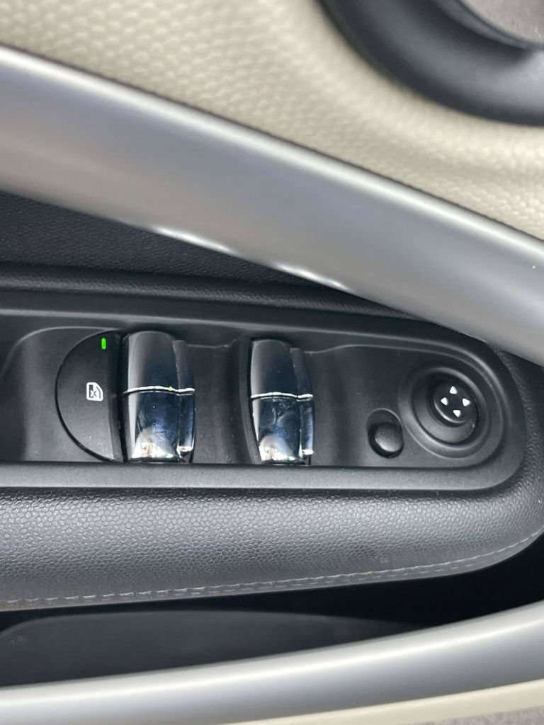 Used 2013 MINI Cooper Countryman FWD image 16