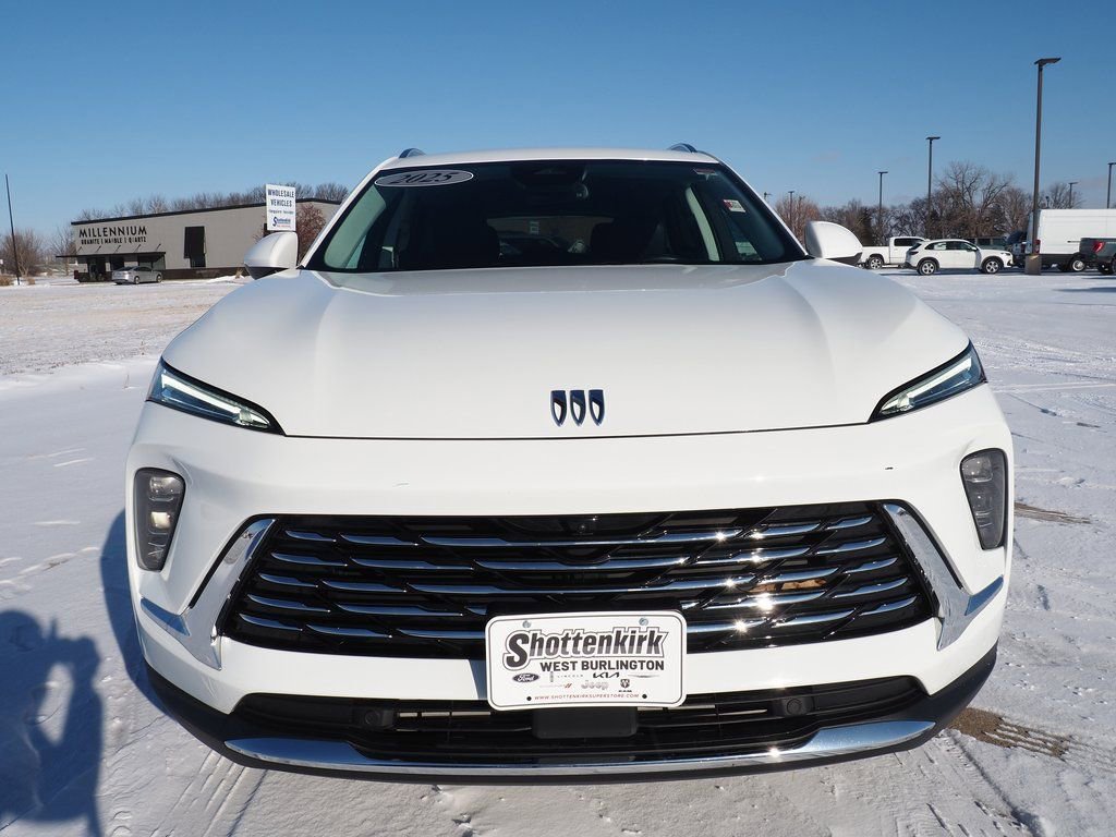 Used 2025 Buick Envision Preferred image 2