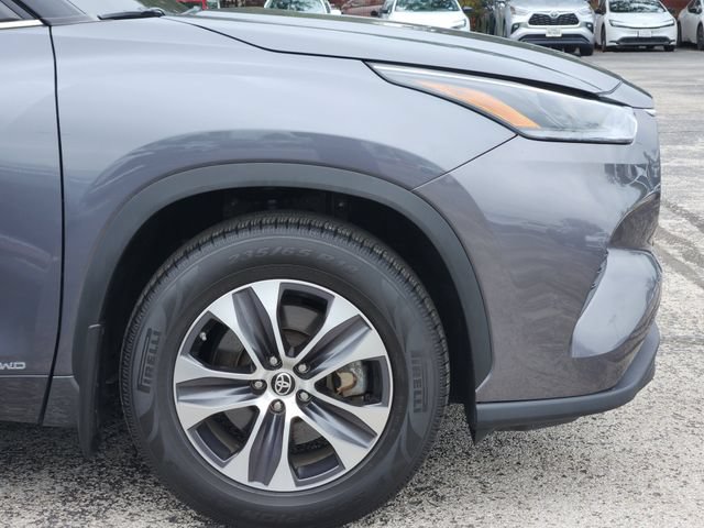 Used 2021 Toyota Highlander XLE AWD/4WD image 7