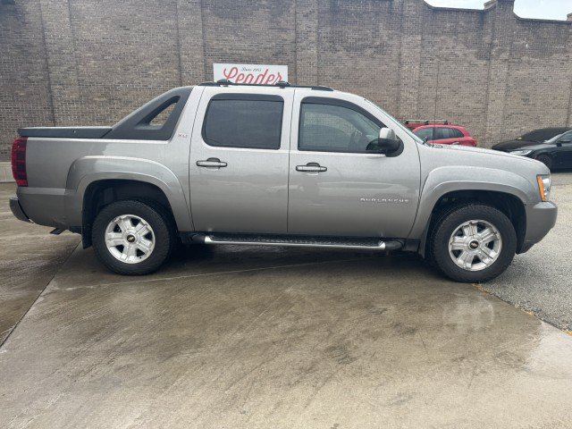 Used 2012 Chevrolet Avalanche LT w/ Suspension Package, Off-Road AWD/4WD image 2
