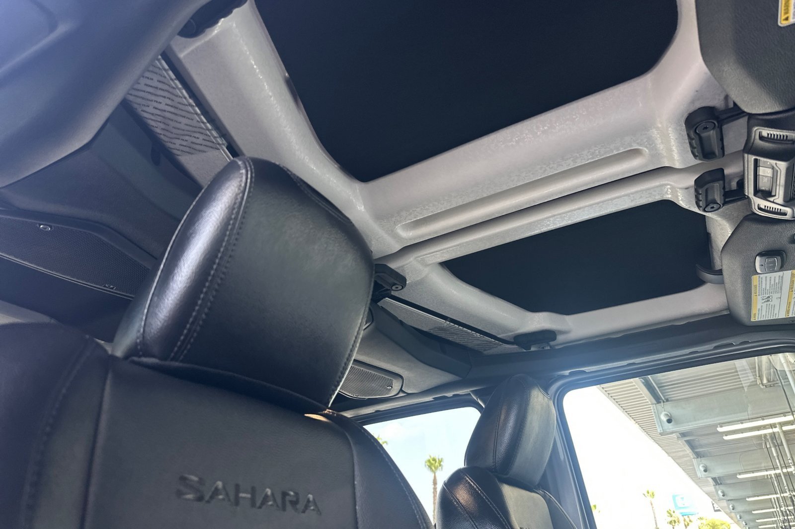 Used 2024 Jeep Wrangler Unlimited Sahara w/ Safety Group AWD/4WD image 16