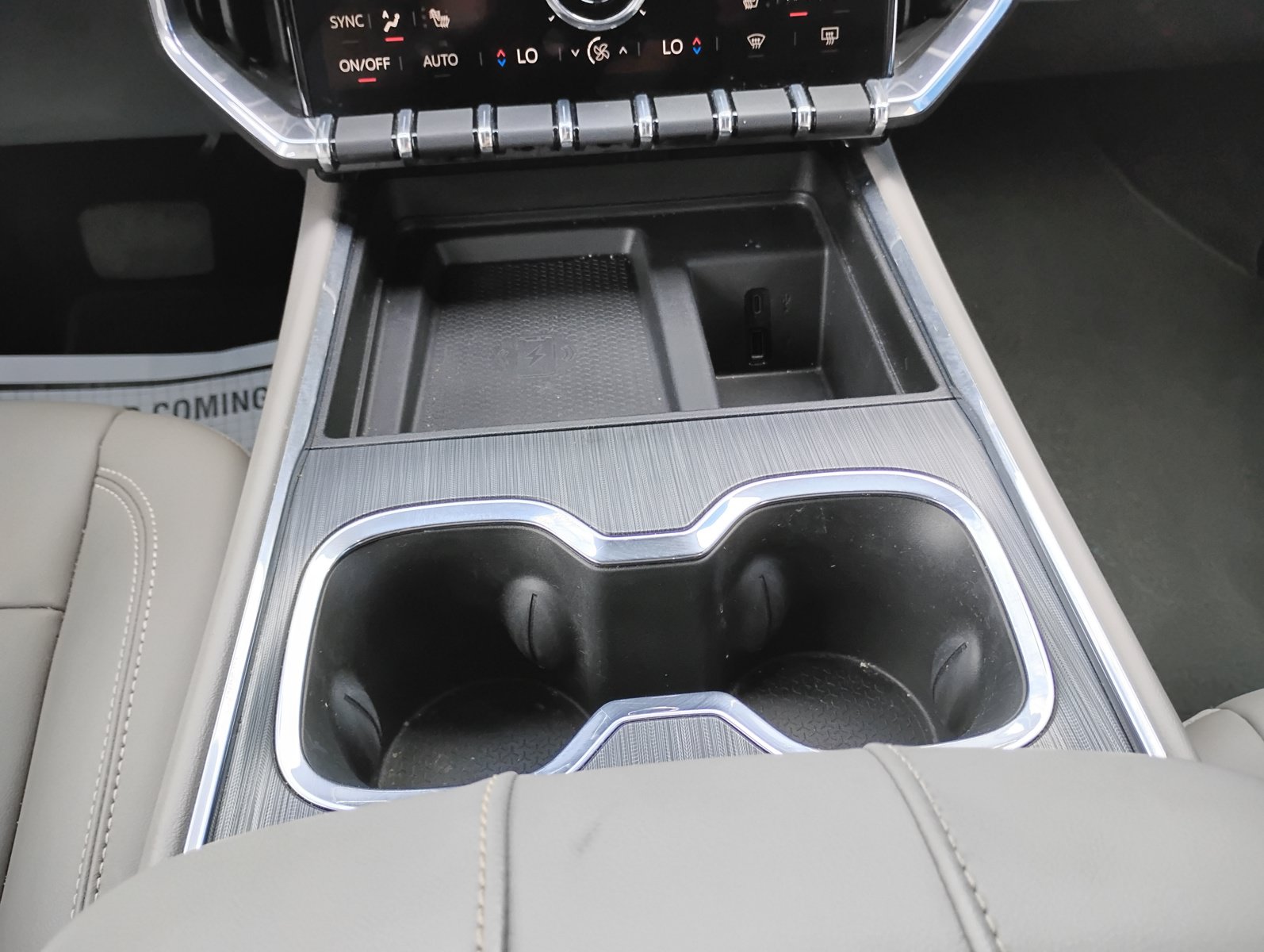 Used 2024 GMC Acadia Elevation FWD image 23