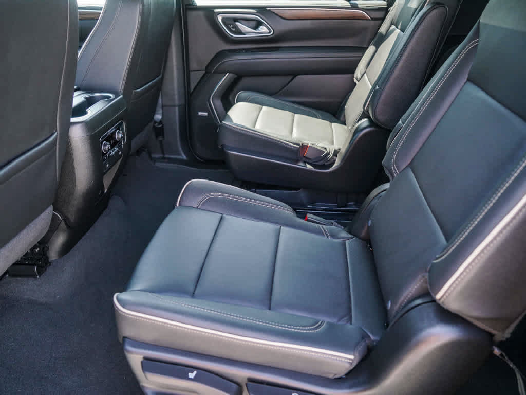 Used 2024 Chevrolet Suburban Premier w/ Max Trailering Package AWD/4WD image 17
