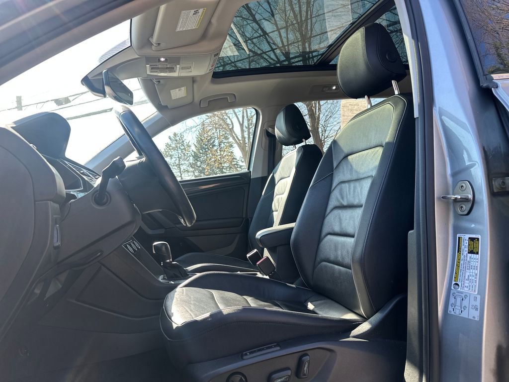 Used 2019 Volkswagen Tiguan SEL Premium AWD/4WD image 3