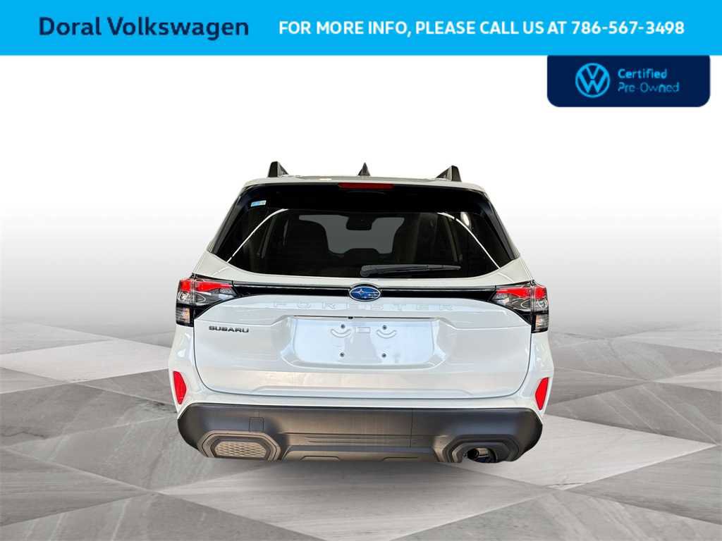 Used 2025 Subaru Forester Premium image 7