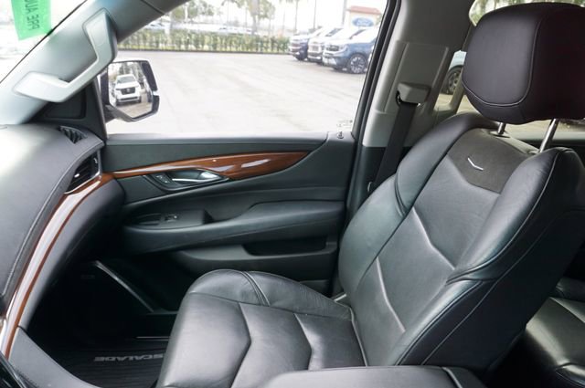 Used 2019 Cadillac Escalade ESV Luxury image 29