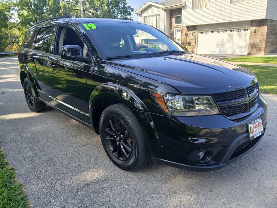 Used 2019 Dodge Journey SE w/ Blacktop Package FWD image 4