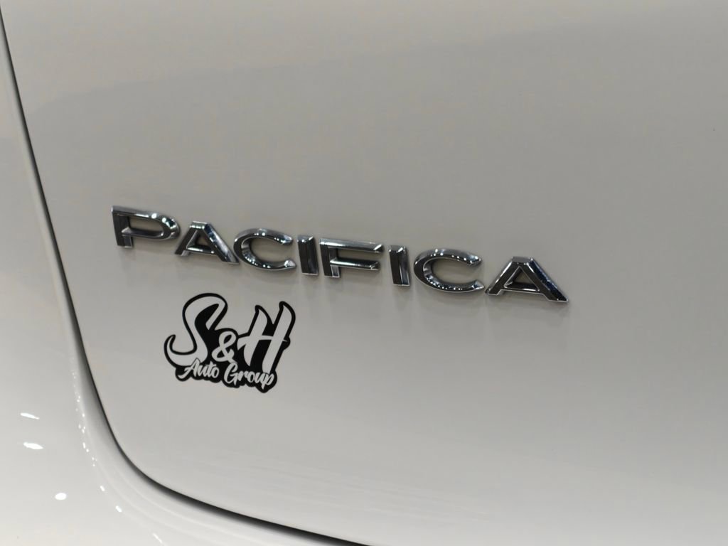 Used 2025 Chrysler Pacifica Select image 61