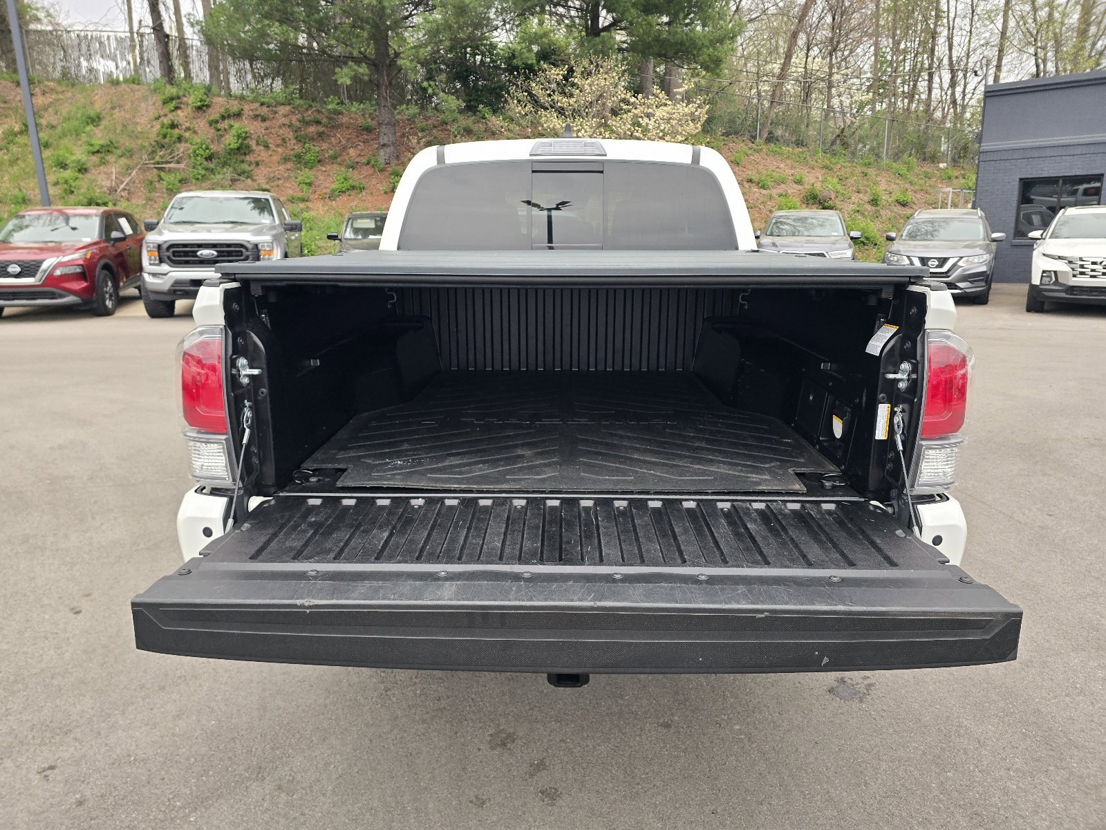 Used 2021 Toyota Tacoma TRD Sport w/ Technology Package image 12