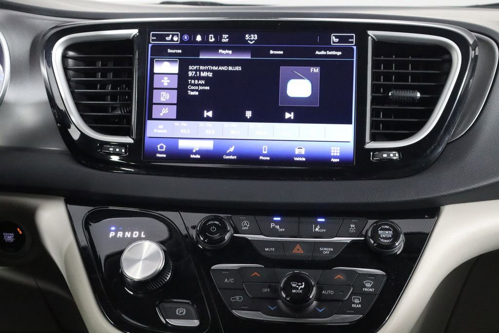 Used 2024 Chrysler Pacifica Touring-L image 29