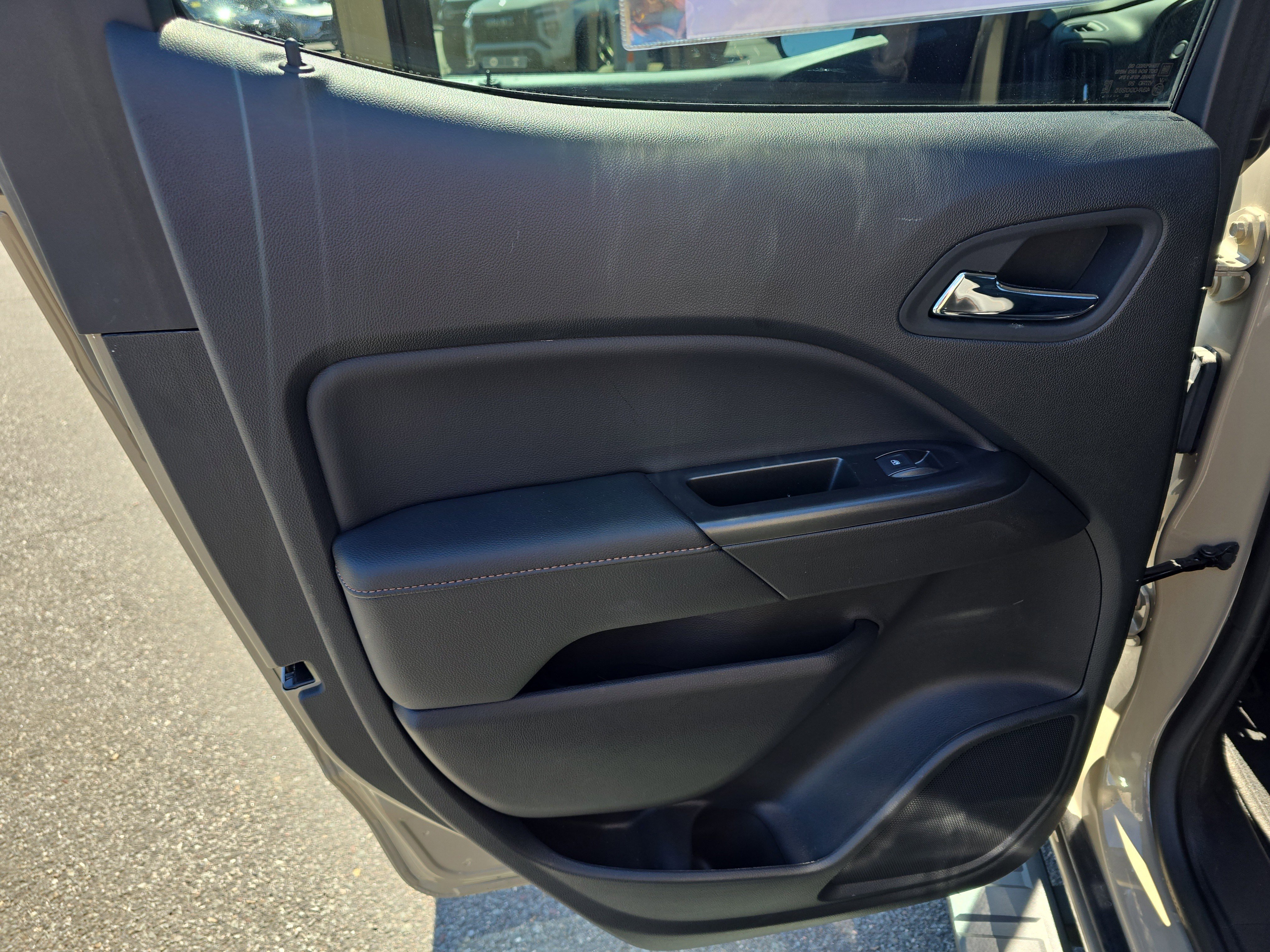 Used 2022 GMC Canyon AT4 image 17