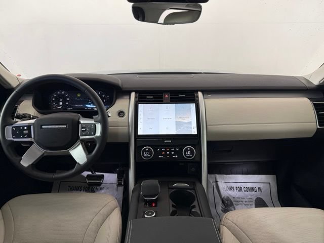 Used 2025 Land Rover Discovery Dynamic SE AWD/4WD image 25