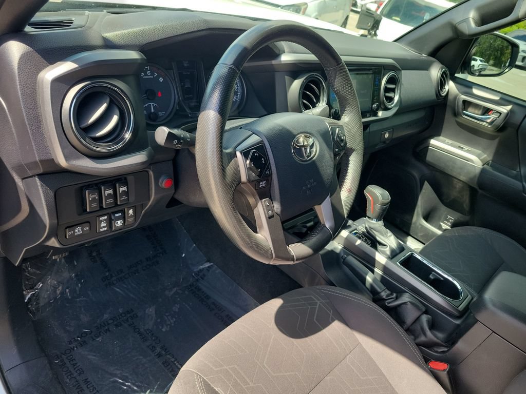 Used 2017 Toyota Tacoma TRD Off-Road w/ Tow Package (A/T) AWD/4WD image 7