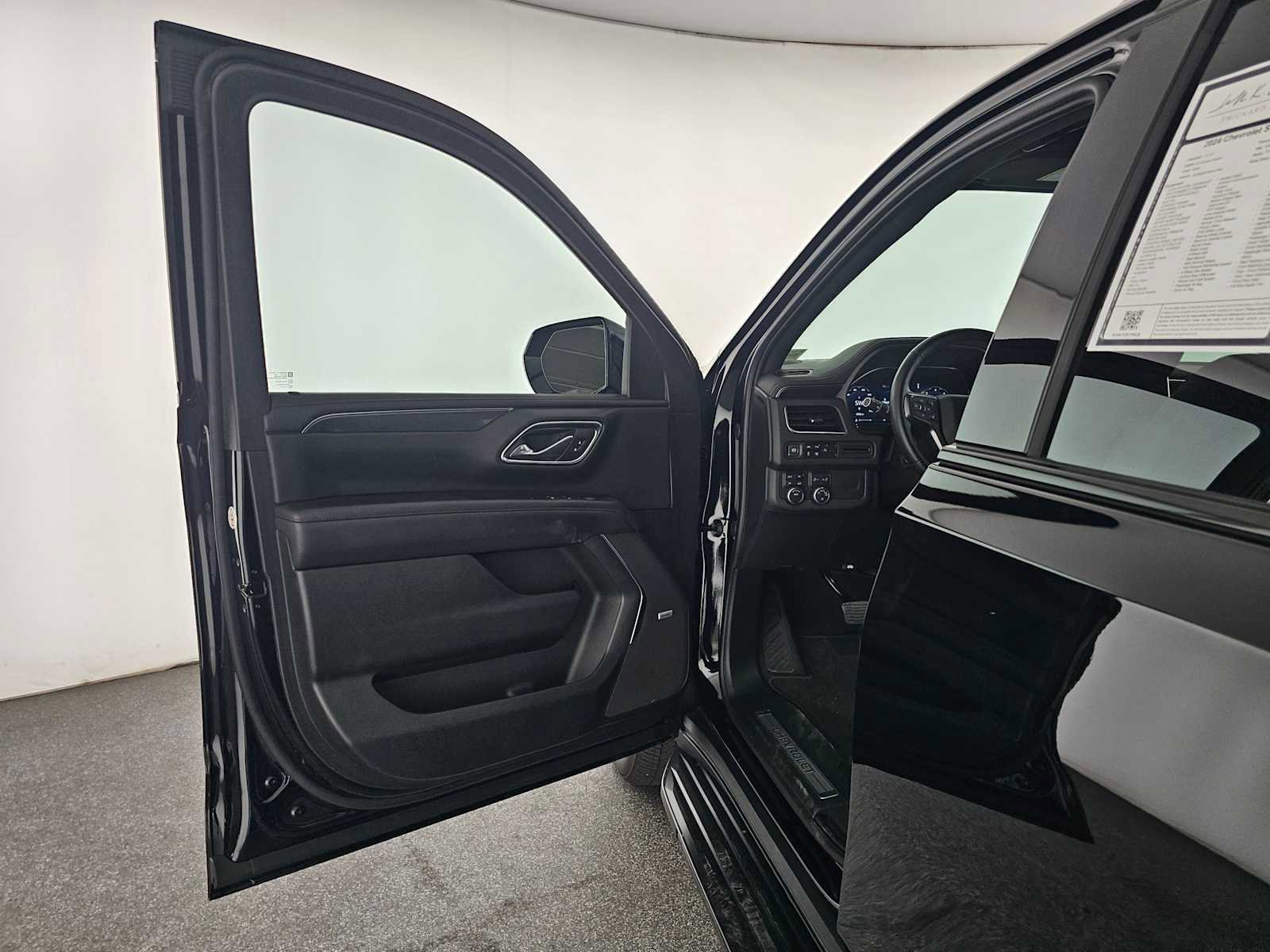 Used 2024 Chevrolet Suburban RST w/ Luxury Package image 21