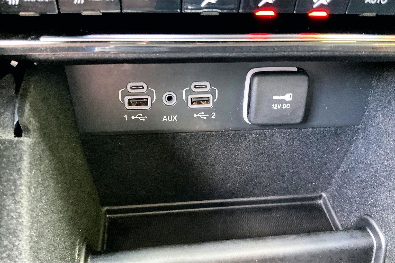 Used 2021 Jeep Grand Cherokee L Limited AWD/4WD image 32