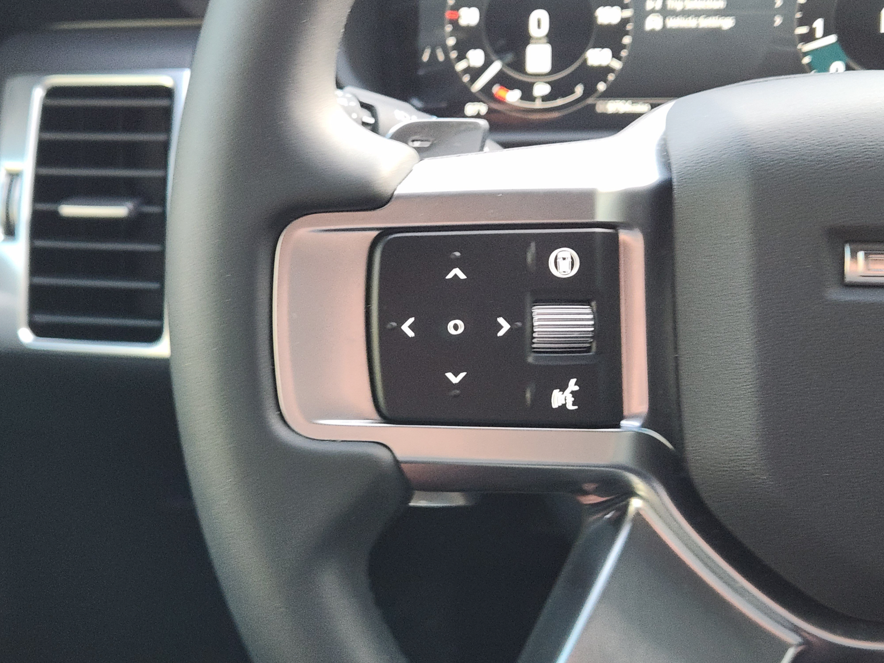 Certified 2025 Land Rover Discovery S AWD/4WD image 25