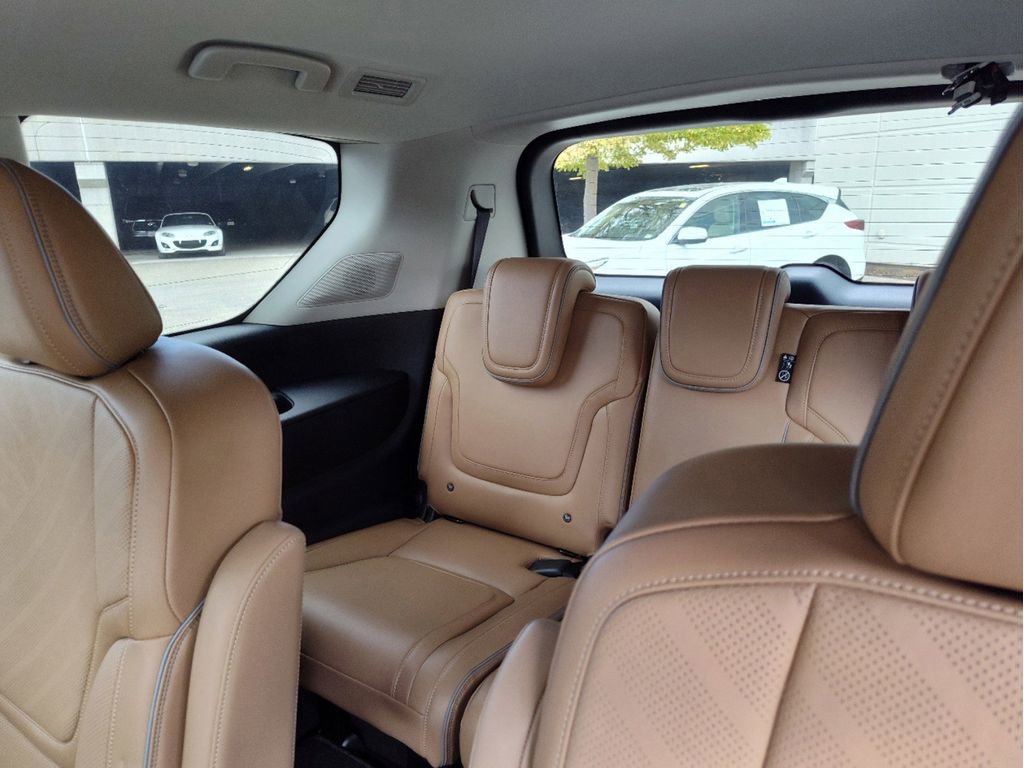 New 2025 INFINITI QX80 Luxe image 14